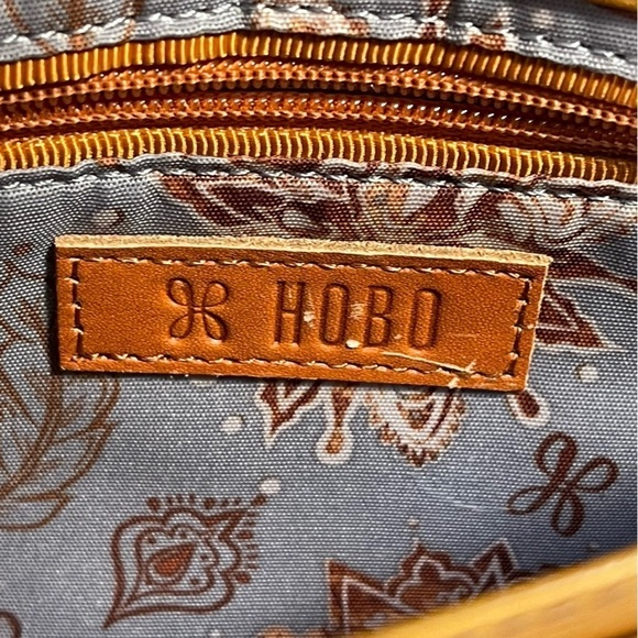 HOBO Bemuse Leather Compact Crossbody Bag - Picture 12 of 16